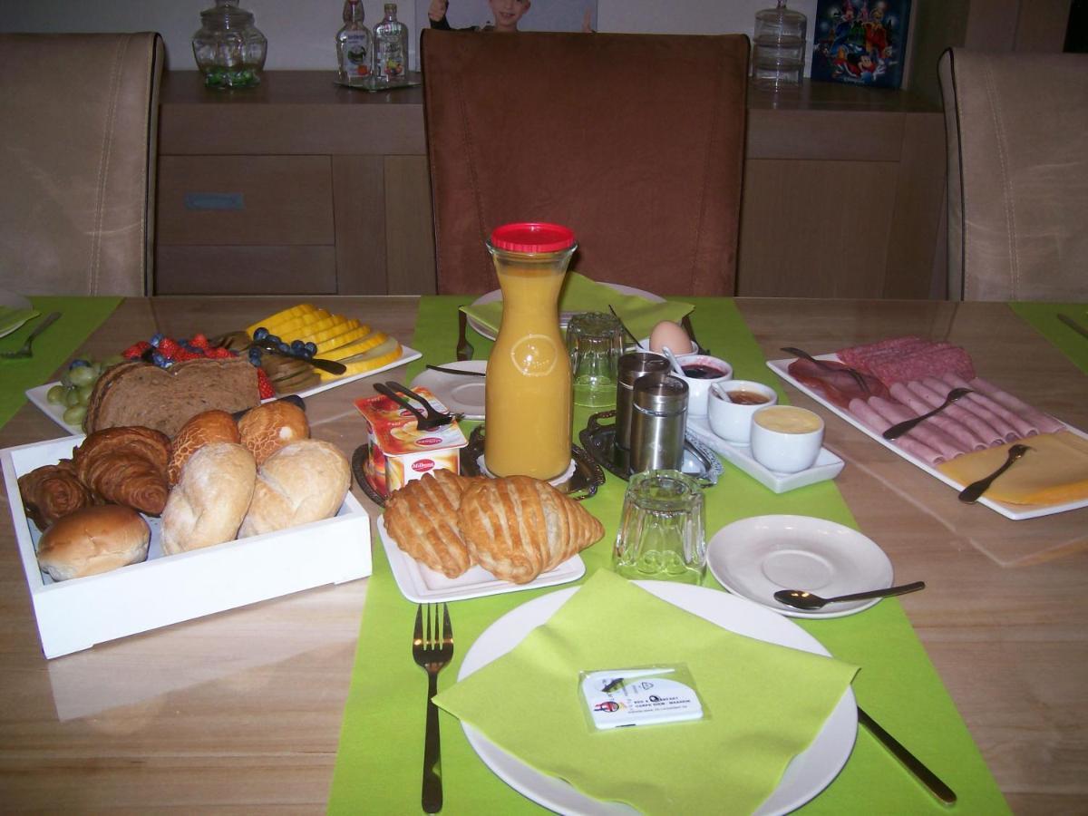 B&B Carpe Diem Maaseik Esterno foto
